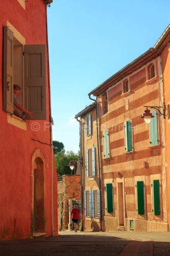 IMG_18072016_VAUCLUSE (84)  ROUSSILLON FAçADE DE MAISON DE VILL