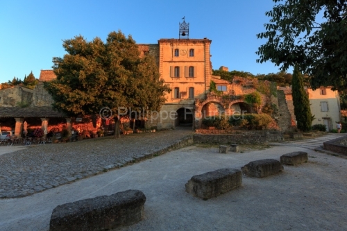 IMG_18072110_VAUCLUSE (84)  OPPèDE LE VIEUX MAISON DE L'HORLOGE