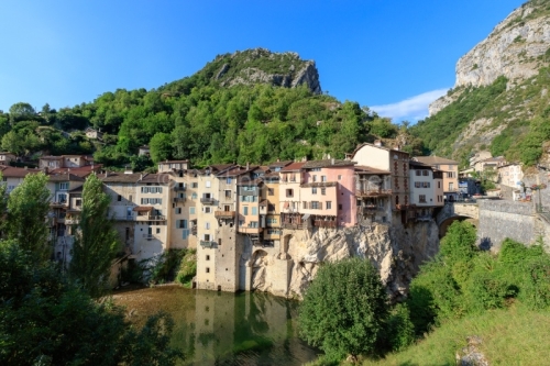 IMG_18072905_ISERE (38)  PONT EN ROYANS LE VILLAGE MAISONS SUSPE