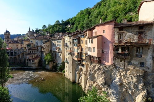IMG_18072912_ISERE (38)  PONT EN ROYANS LE VILLAGE MAISONS SUSPE