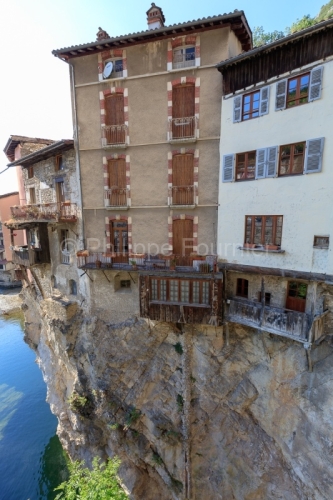 IMG_18072913_ISERE (38)  PONT EN ROYANS LE VILLAGE MAISONS SUSPE