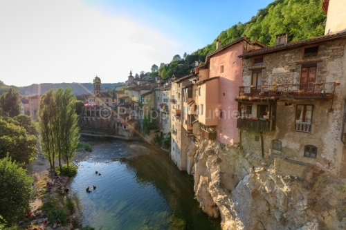 IMG_18072960_ISERE (38)  PONT EN ROYANS LE VILLAGE MAISONS SUSPE