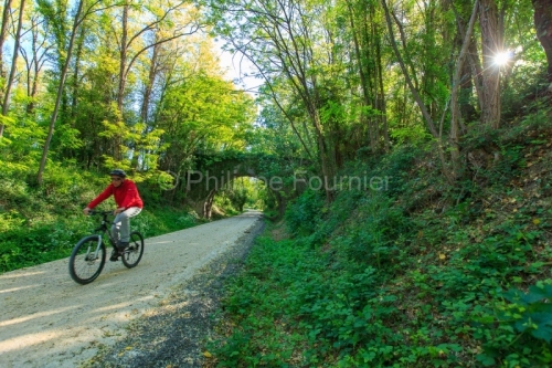 IMG_19053809_Ardeche (07) pradons via ardèche cyclistes passage