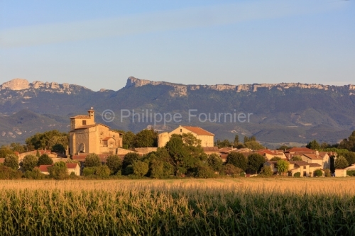 IMG_1908261586_drôme (26) alixan village circulaire contrefort