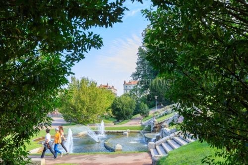 IMG_1908315146_Drôme (26) Valence Parc Jouvet Fontaine devant l