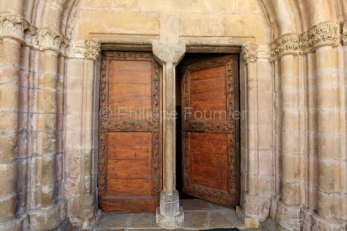 IMG_19088003_Lozère (48) Saint Germain de Calberte Ville et Village porte, de L'église Saint Germain