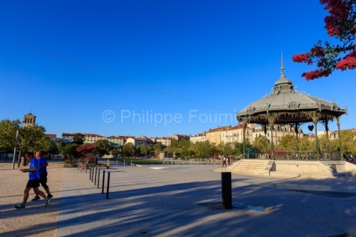 IMG_1909041545_drôme (26) valence ville et village esplanade du
