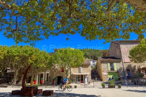 IMG_1909121232_Vaucluse (84) Gigondas Ville et Village  Place Ga