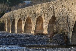 IMG_1901111039_Ardèche (07) Viviers Patrimoine Pont romain, la rivière l'Escoutay