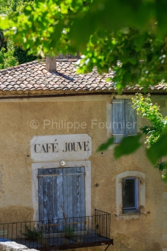 IMG_1907061871_Vaucluse (84)  Aurel façade de l'ancien Café Jo