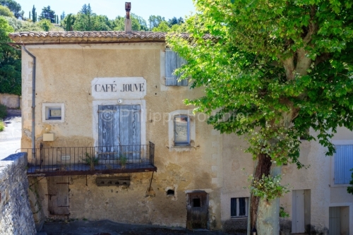 IMG_1907061878_Vaucluse (84)  Aurel façade de l'ancien Café Jouve