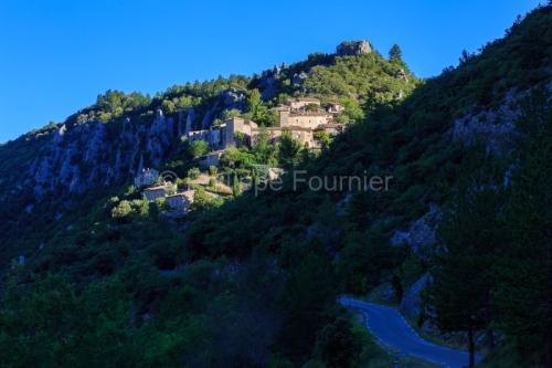 IMG_1907072137_Vaucluse (84)  Brantes Villages perchés, le vill