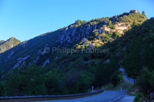 IMG_1907072143_Vaucluse (84)  Brantes Villages perchés, le vill