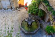 IMG_1907092668_Vaucluse (84) Crestet Villages perchés fontaine place du village