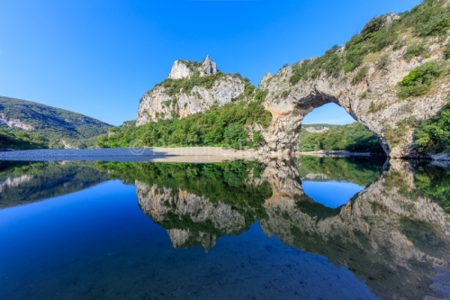 IMG_2106094291_Ardèche (07) Vallon Pont d'Arc Réserve Naturell