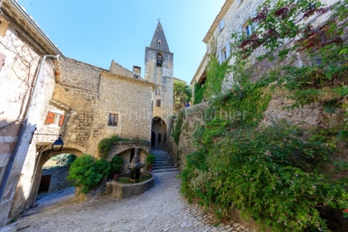 IMG_1907092682_Vaucluse (84)  Crestet Villages perchés fontaine