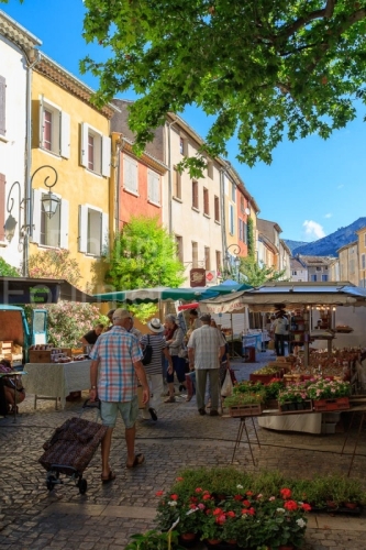 IMG_16076212_Jour-de-Marche-_Place-des-Arcades_Villes-et-Village