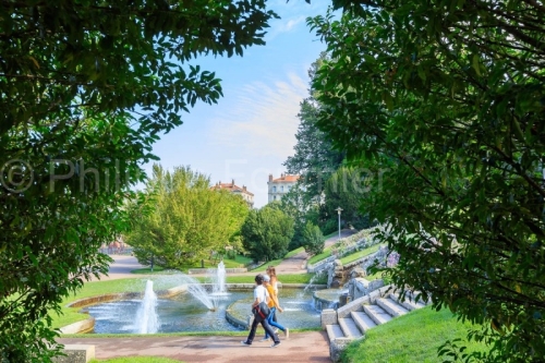 IMG_1908315140_Drôme (26)  Valence Parc Jouvet Fontaine devant