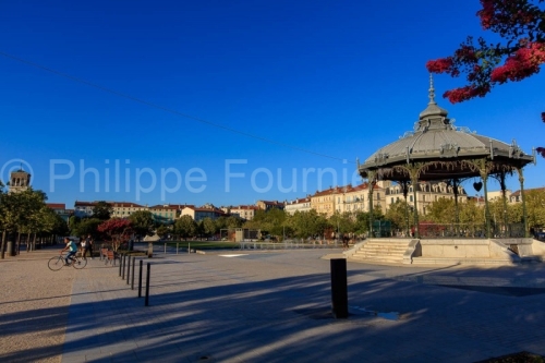 IMG_1909041538_Drôme (26)  Valence Ville et Village esplanade d