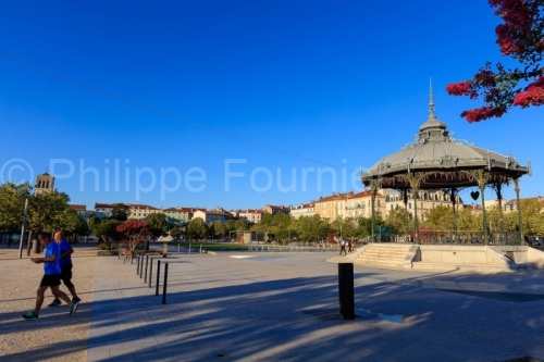 IMG_1909041545_Drôme (26)  Valence Ville et Village esplanade d