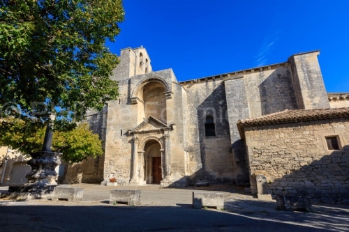 IMG_1909195121_Drôme (26)  Saint Restitut Patrimoine parvis de