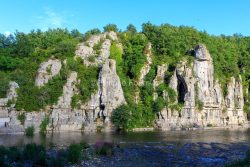 IMG_14077123_PLAGE_FALAISE_ET_RIVIERE_LA_BEAUME_LABEAUME_VILLAGE