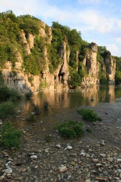 IMG_14078041_FALAISE CALCAIRE RIVIERE LABEAUME LABEAUME ARDECHE