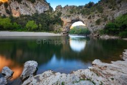 IMG_15045334_Ardèche (07) vallon pont d'arc réserve naturelle des gorges de l'ardèche le pont d'arc la rivière ardèche