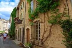 IMG_18068208_VAUCLUSE (84)  LOURMARIN FAçADE DE MAISON DE VILLA