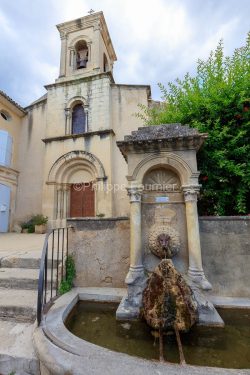 IMG_18068213_VAUCLUSE (84)  LOURMARIN FONTAINE ET éGLISE ROMANE