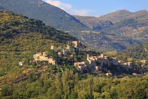 IMG_18071379_DROME (26)  MONTBRUN LES BAINS VILLAGE PARC NATUREL