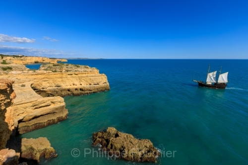 IMG_2503261116_Portugal Faro Lagoa Gruta dos algarihos, Praia da