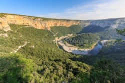 IMG_1210446_Ardèche (07) saint remèze réserve naturelle des gorges de l'ardèche cirque de la madeleine balcon (falaise) des templiers la rivière ardèche