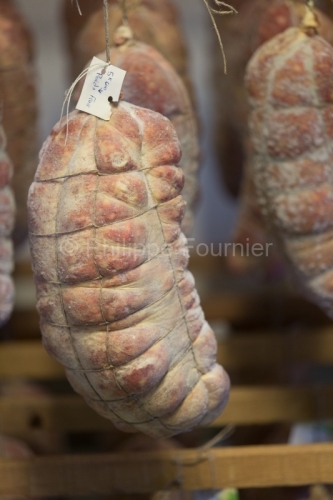 IMG_12120578_CLAIE DE SECHAGE JESUS BOUCHERIE CHARCUTERIE MOULIN