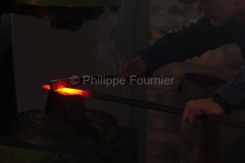 IMG_44779_HENRI-VIALLON-ATELIER-FORGE-LAME-DAMAS-THIERS-PUY-DE-DOME-63