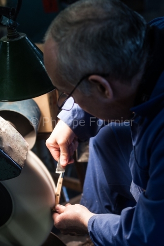 Savoir-Faire_IMG_44325_L ECONOME ATELIER PONCAGE MANCHE BOIS THI