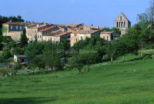 IMG_073416_Ardeche (07)  ailhon village de caractere vue du vill