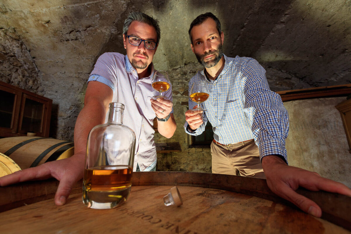 IMG_1906101157_Ardèche (07) Saint Martin d'Ardèche Portrait de Cédric Ollier et François Papin, Chais de vieillissement, le whisky du Tanargue._
