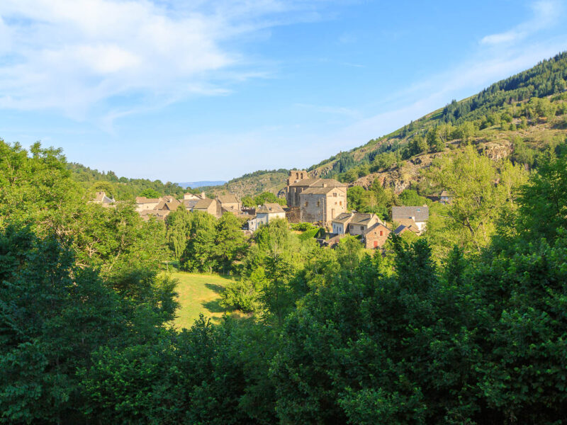 IMG_19077975_Lozère (48) Saint Julien du Tournel Parc National des cévennes le village, clocher de L'église Saint Julien _